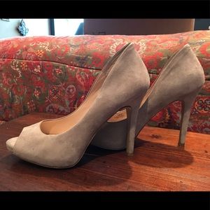 Beautiful light gray suede pumps